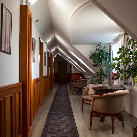 Vadász Panzió és étterem Hotel 4*