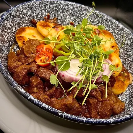 Vadasz Panzio Es Etterem 酒店 松博特海伊