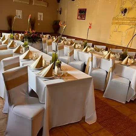 ホテル Artemisz Vadasz Panzio Es Etterem 3*