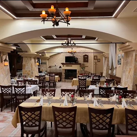 Отель Vadasz Panzio Es Etterem Сомбатхей