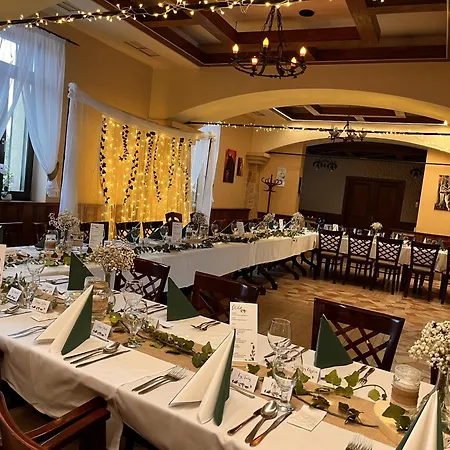 Vadasz Panzio Es Etterem 3* Сомбатхей